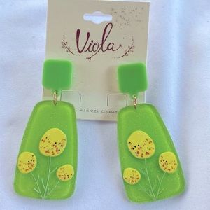 Viola Green Acrylic Flower Drop Earrings NWT